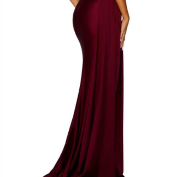 Portia and Scarlett Deep Red but more like a Maroon/Burgundy think deep red wine - Picture 2 of 5